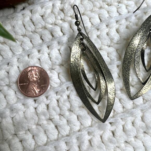 VINTAGE Women's Textured Goldtone Layered Fishhook Dangle Earrings Pierced - Picture 2 of 5